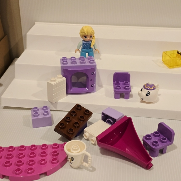 Lego DUPLO Disney Princess Belles Tea Party 10877 Beauty and the Beast with Elsa - Picture 11 of 14